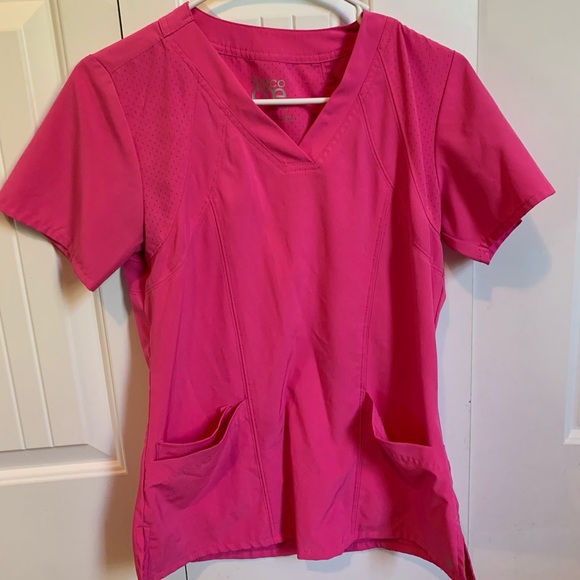 Pink Barco One Scrub Top 💕 - Picture 1 of 1